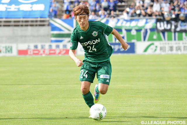 決勝点の起点となるクロスを入れた那須川 将大（松本）【明治安田Ｊ２ 第7節 松本vs徳島】