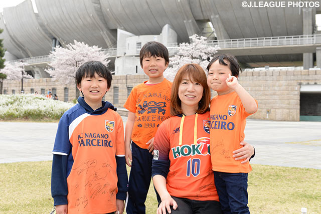 サイン入りユニフォームを着込んで今日も長野の応援に！【明治安田Ｊ３ 第4節 長野vs藤枝】