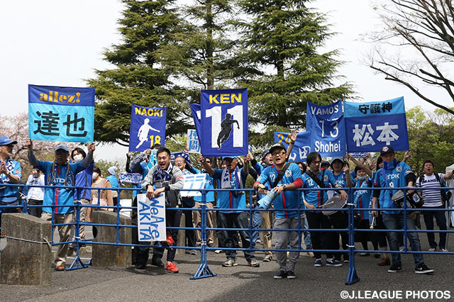 それぞれの想いを胸にYS横浜のサポーターがスタジアムに集結【明治安田Ｊ３ 第4節 YS横浜vs秋田】