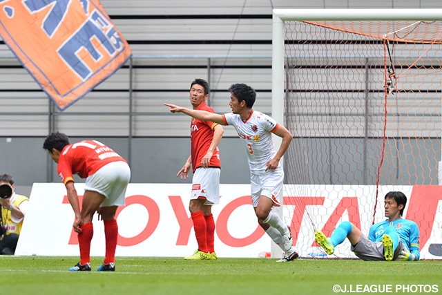 72分に同点ヘッドを決めた河本 裕之（大宮）【明治安田Ｊ１ 1st 第6節 名古屋vs大宮】