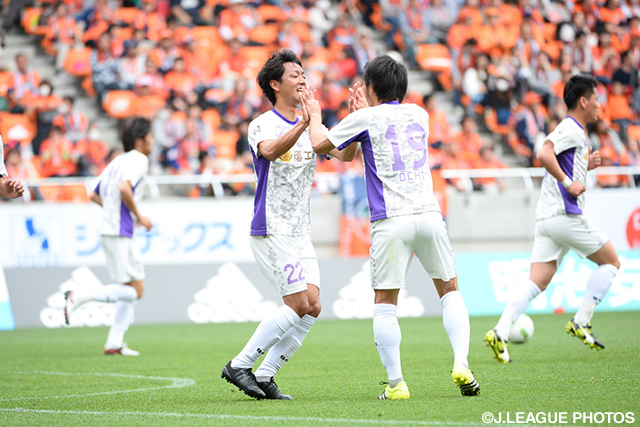 先制ヘッドを決めた久富 良輔（藤枝）【明治安田Ｊ３ 第4節 長野vs藤枝】