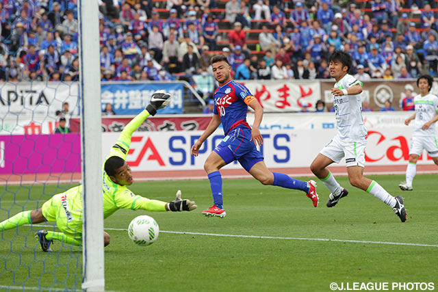 試合終了間際に劇的な2得点を決めたクリスティアーノ（甲府）【明治安田Ｊ１ 1st 第6節 甲府vs湘南】