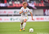 絶妙なスルーパスで同点弾をアシストした塩谷 司（広島）【明治安田Ｊ１ 1st 第6節 鹿島vs広島】