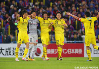 好セーブを連発した中村 航輔（#23）を中心にゴールを守り抜いた柏守備陣【明治安田Ｊ１ 1st 第6節 柏vsFC東京】