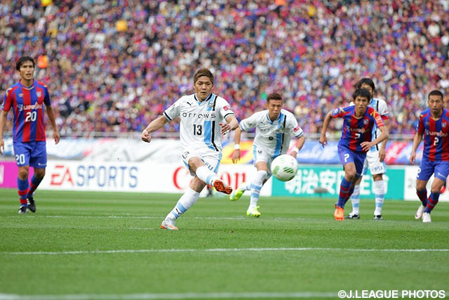 自ら得たPKでこの試合2点目を決め、再び同点とした大久保 嘉人（川崎Ｆ） 【明治安田Ｊ１ 1st 第7節 FC東京vs川崎Ｆ】