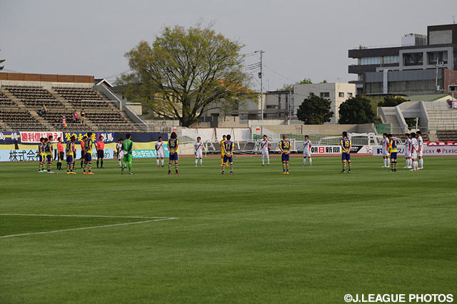 試合前に行われた熊本地震災害の犠牲者への黙祷【明治安田Ｊ２ 第8節 群馬vs岡山】