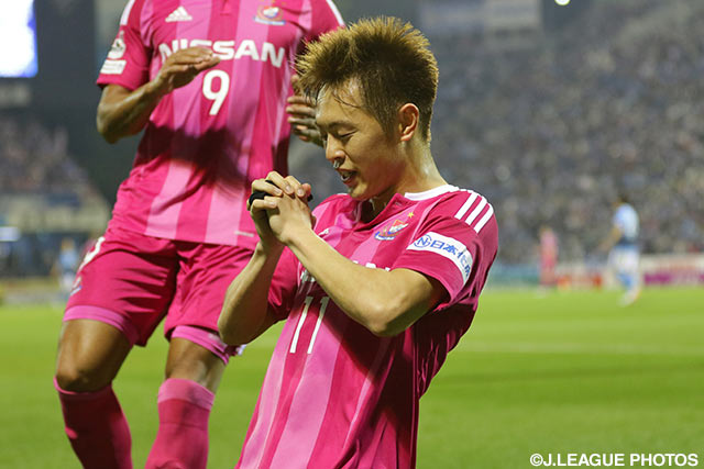 鮮やかなループシュートで4点目を決めた齋藤 学（横浜FM）【明治安田Ｊ１ 1st 第7節 磐田vs横浜FM】