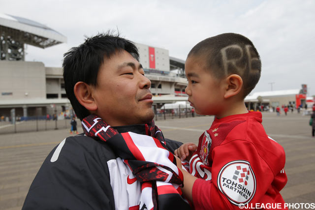 筋金入り？なレッズファンの親子が埼スタに来場【明治安田Ｊ１ 1st 第7節 浦和vs仙台】