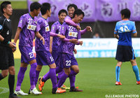 2試合連続得点となる4点目を挙げた久富 良輔（藤枝 #22）【明治安田Ｊ３ 第5節 藤枝vsYS横浜】