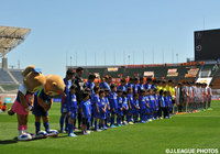 試合前に熊本地震災害の犠牲者への黙祷が捧げられた【明治安田Ｊ２ 第8節 徳島vs山口】