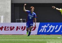 巧みなループシュートで先制点を決めた渡 大生（徳島）【明治安田Ｊ２ 第8節 徳島vs山口】