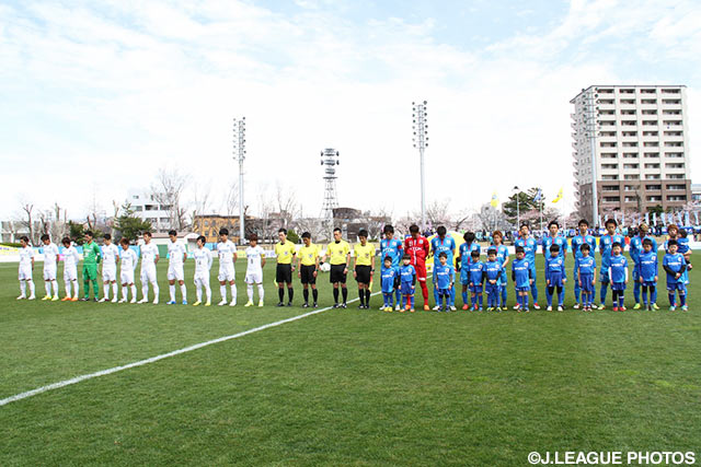 試合前に熊本地震災害の犠牲者への黙祷が捧げられた【明治安田Ｊ３ 第5節 秋田vs栃木】