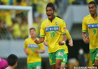 試合終了間際に劇的な同点ヘッドを決めたオナイウ 阿道（千葉）【明治安田Ｊ２ 第8節 千葉vs町田】