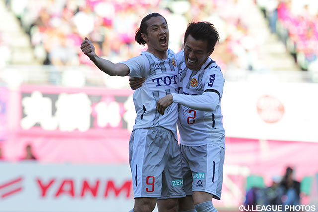 44分に直接FKを鋭く蹴り込み、先制点を決めた原 一樹（北九州）【明治安田Ｊ２ 第8節 Ｃ大阪vs北九州】