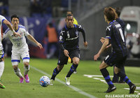 スルーパスでチャンスを演出したアデミウソン（Ｇ大阪）【ＡＣＬ GS MD5 Ｇ大阪vs水原三星】