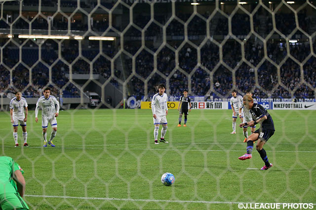 宇佐美 貴史（Ｇ大阪）のPKはノ ドンゴン（水原三星）の好守に阻まれた【ＡＣＬ GS MD5 Ｇ大阪vs水原三星】