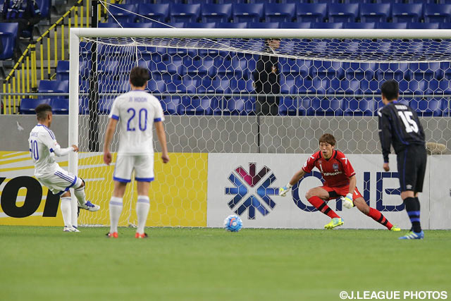 PKを右隅へ決め、リードを広げたサントス（水原三星）【ＡＣＬ GS MD5 Ｇ大阪vs水原三星】