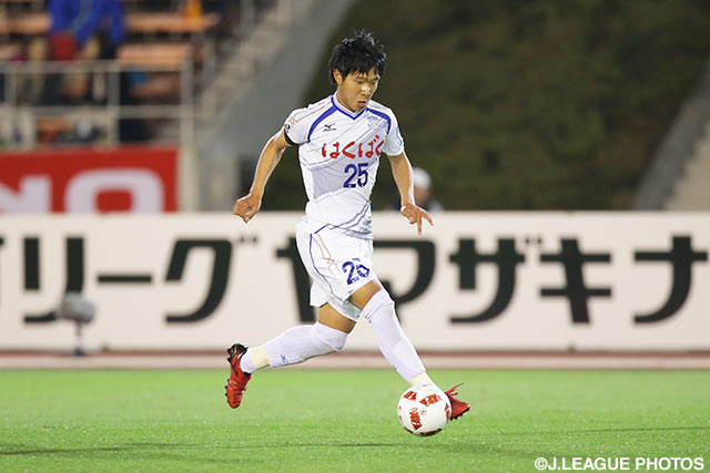果敢なドリブルからシュートを放った森 晃太（甲府25）【ＹＮＣ GS 第4節 名古屋vs甲府】