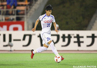 果敢なドリブルからシュートを放った森 晃太（甲府25）【ＹＮＣ GS 第4節 名古屋vs甲府】