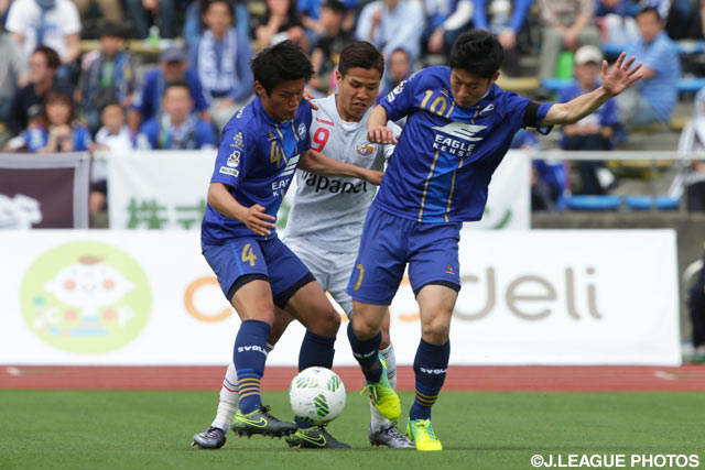 タイトなマークを受け、無得点に終わった永井 龍（長崎）【明治安田Ｊ２ 第9節 町田vs長崎】