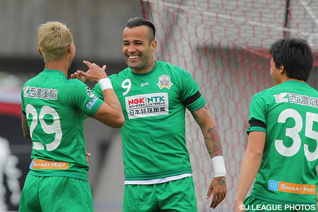 先制点となる今季初ゴールを決めたエヴァンドロ（岐阜）【明治安田Ｊ２ 第9節 金沢vs岐阜】