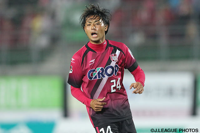 バー直撃の惜しいヘディングシュートを放った赤嶺 真吾（岡山）【明治安田Ｊ２ 第9節 岡山vs山形】