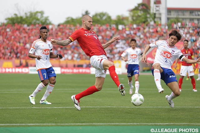 シモビッチがこぼれ球を押し込んで先制した名古屋【明治安田Ｊ１ 1st 第8節 名古屋vs新潟】