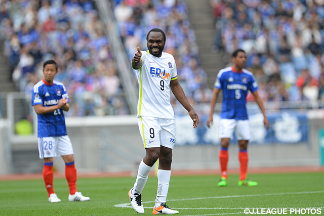 同点直後に勝越しとなる決勝ゴールを決めたピーター ウタカ（広島）【明治安田Ｊ１ 1st 第8節 横浜FMvs広島】