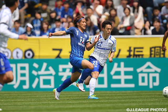 得意のドリブルでＧ大阪ゴールに迫った金森 健志【明治安田Ｊ１ 1st 第8節 福岡vsＧ大阪】