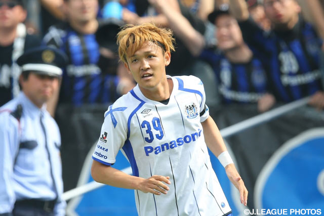 ゴール右隅へ狙い澄ました一撃を決めた宇佐美 貴史（Ｇ大阪）【明治安田Ｊ１ 1st 第8節 福岡vsＧ大阪】