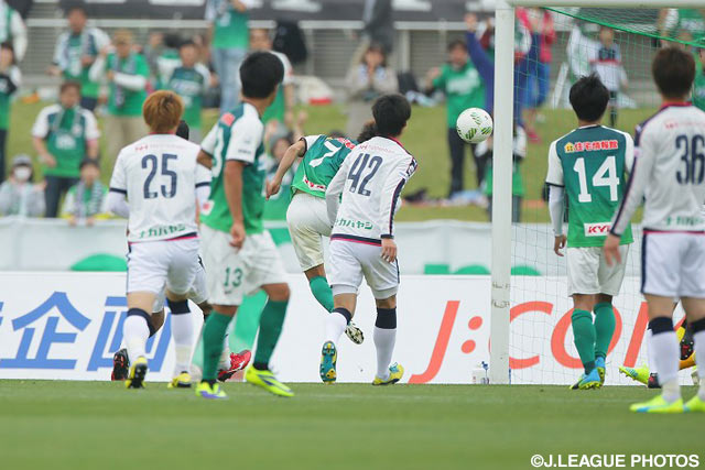 井上 平がバーに跳ね返ったボールを頭で押し込み先制した相模原【明治安田Ｊ３ 第6節 相模原vsＣ大23】