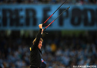 武藤のゴールをベンチで喜ぶペトロヴィッチ監督（浦和）【明治安田Ｊ１ 1st 第8節 川崎Ｆvs浦和】