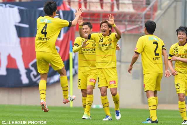 キレのあるドリブル突破から鮮やかに先制点を決めた伊東 純也（柏）【明治安田Ｊ１ 1st 第8節 鹿島vs柏】