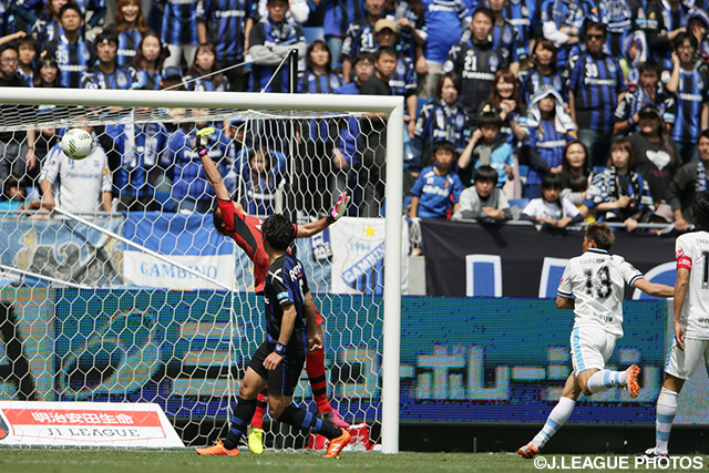 30分に先制ヘッドを決めた大久保 嘉人（川崎Ｆ）【明治安田Ｊ１ 1st 第9節 Ｇ大阪vs川崎Ｆ】