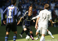 ペナルティーエリア内で果敢に仕掛けた宇佐美 貴史（Ｇ大阪）【明治安田Ｊ１ 1st 第9節 Ｇ大阪vs川崎Ｆ】