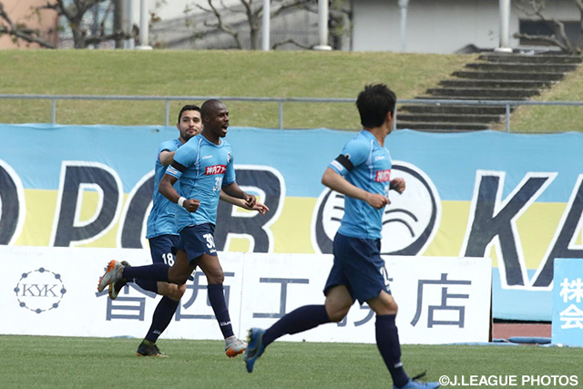 56分に同点ヘッドを決めたエブソン（讃岐）【明治安田Ｊ２ 第10節 讃岐vs北九州】