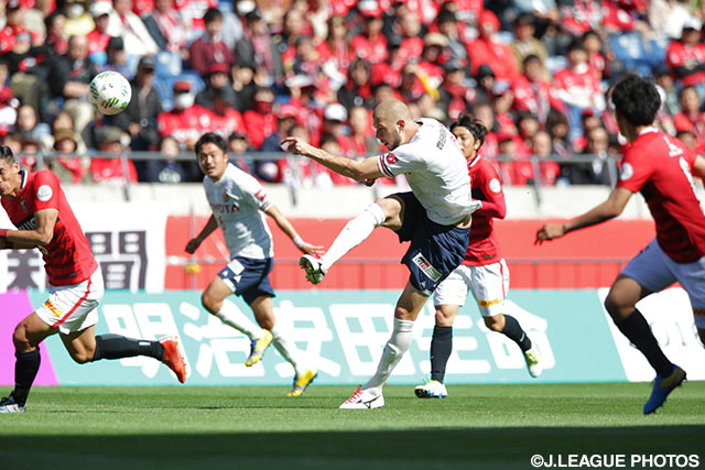 豪快なシュートを突き刺して同点としたシモビッチ（名古屋）【明治安田Ｊ１ 1st 第9節 浦和vs名古屋】