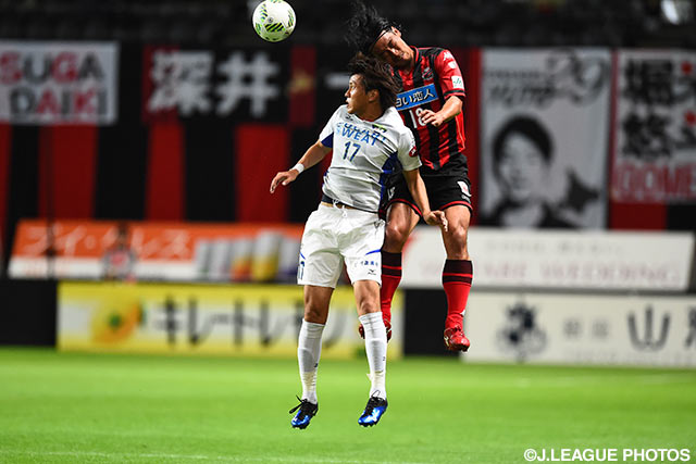 山﨑 凌吾（徳島）との空中戦を制す増川 隆洋（札幌）【明治安田Ｊ２ 第10節 札幌vs徳島】