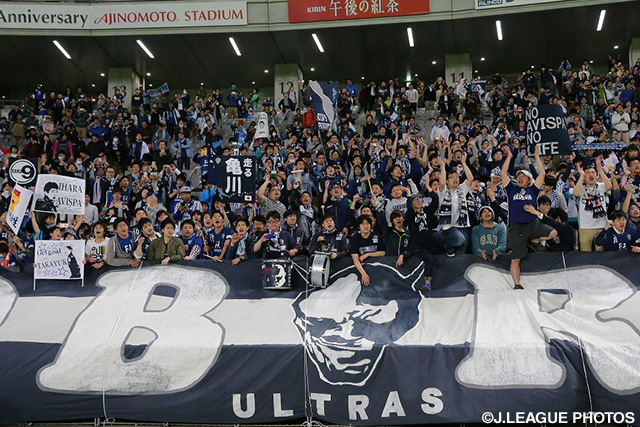 待ちに待った1632日ぶりのＪ１勝利を喜ぶ福岡のファン・サポーター【明治安田Ｊ１ 1st 第9節 FC東京vs福岡】