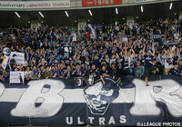 待ちに待った1632日ぶりのＪ１勝利を喜ぶ福岡のファン・サポーター【明治安田Ｊ１ 1st 第9節 FC東京vs福岡】