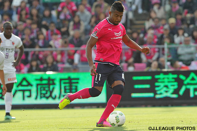 リカルド サントス（Ｃ大阪）が自ら得たPKを蹴るも得点ならず【明治安田Ｊ２ 第10節 Ｃ大阪vs京都】