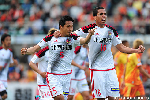 太田 康介（#5）の今季初得点で一度は同点とした金沢【明治安田Ｊ２ 第10節 清水vs金沢】