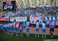 待ちに待った開幕戦以来の勝利を喜ぶ鳥栖のファン・サポーター【明治安田Ｊ１ 1st 第9節 仙台vs鳥栖】