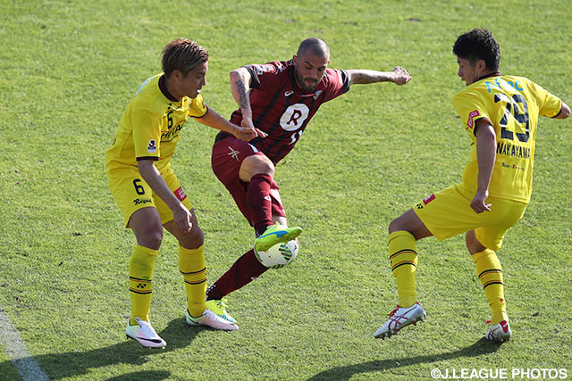 アグレッシブに古巣ゴールへと迫ったレアンドロ（神戸）【明治安田Ｊ１ 1st 第9節 柏vs神戸】