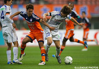 中盤で火花を散らした野津田 岳人（新潟）と稲垣 祥（甲府）【明治安田Ｊ１ 1st 第9節 新潟vs甲府】