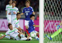 ポスト直撃の惜しいシュートを放った遠藤 渓太（横浜FM）【明治安田Ｊ１ 1st 第9節 横浜FMvs湘南】