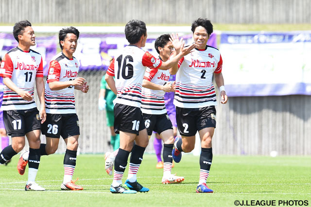 CKを頭で押し込み、先制点を挙げた久保 海都（盛岡）【明治安田Ｊ３ 第7節 藤枝vs盛岡】