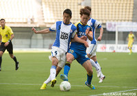 ライン際の攻防を繰り広げる平出 涼（富山）と松本 昌也（大分）【明治安田Ｊ３ 第7節 大分vs富山】