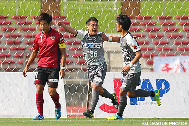 前半に2得点し、存在感を見せつけた深井 正樹（相模原）【明治安田Ｊ３ 第7節 琉球vs相模原】