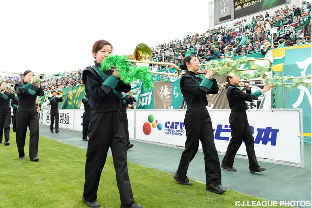 試合前に松本シティーマーチングバンドによる激励演奏会が行われました【明治安田Ｊ２ 第11節 岐阜vs山口】